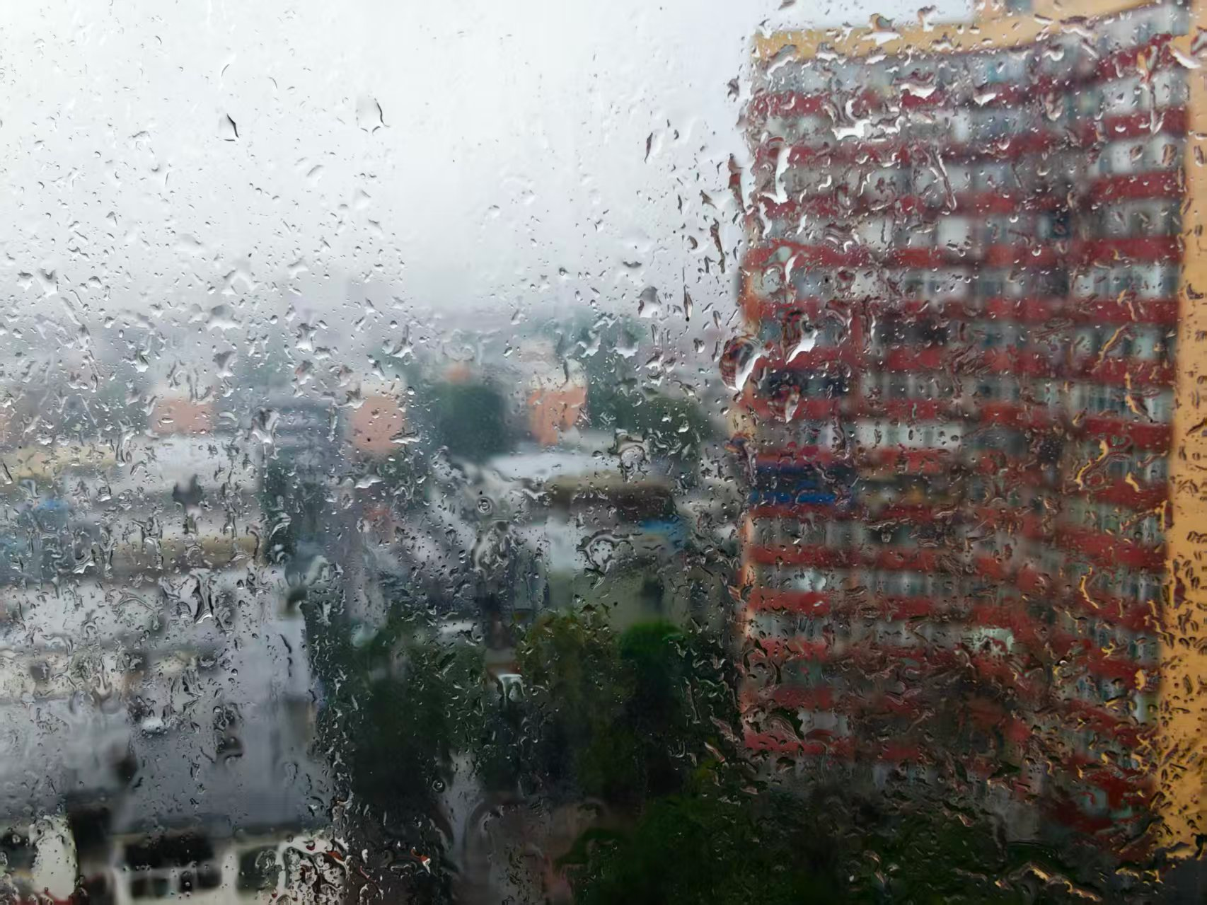 下大了！北京局地出现强降雨