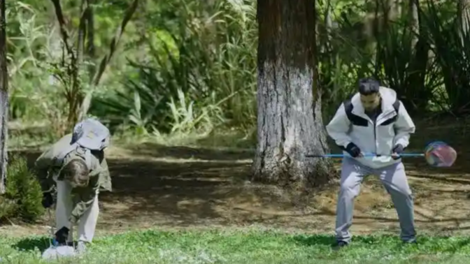 钓鱼佬立功！外籍人员违规捕蝶被识破