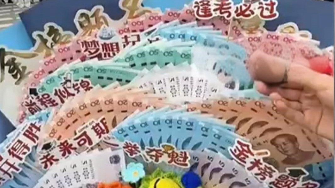 妹妹砸9850元私房钱为哥哥做985花束