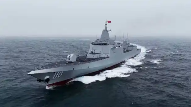 安庆舰做好随时离港执行任务准备