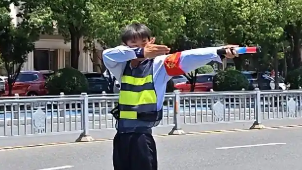 “无锡最快乐的保安”