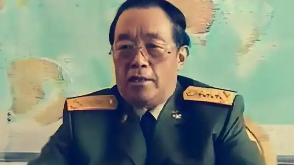 外卖骑手在商场二楼骑车取餐