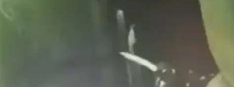 监拍一货车燃油被人用软管吸走