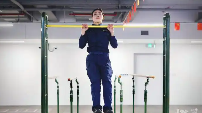 00后女孩退伍后在杭州当“空保”