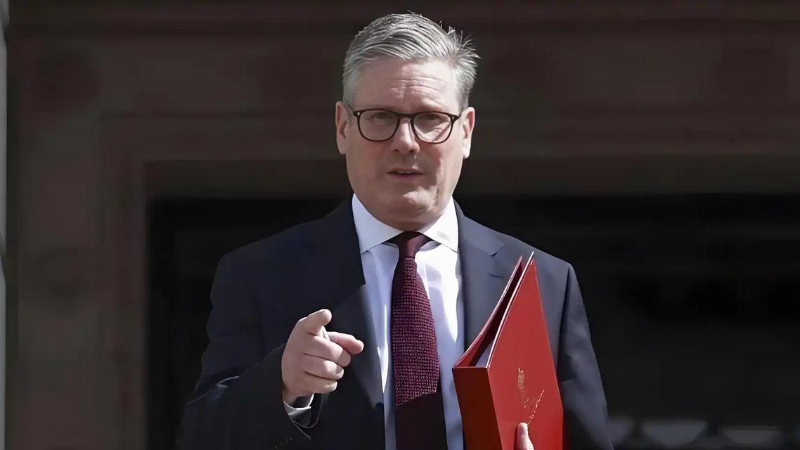  英国首相斯塔默宣布辞职