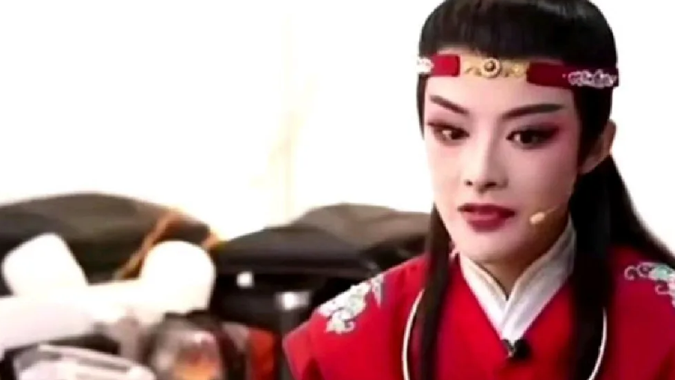 陳麗君扮演賈寶玉卻說他是長子長孫