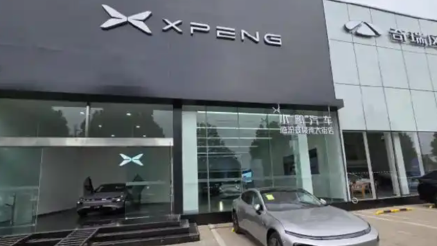 小鹏脚夹门事件员工被顶格处理