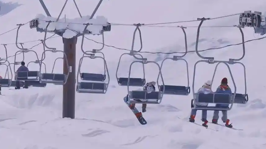 穷滑的年轻人把中产滑雪拉下神坛