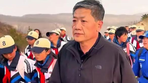 市委书记随师生徒步百里祭英烈