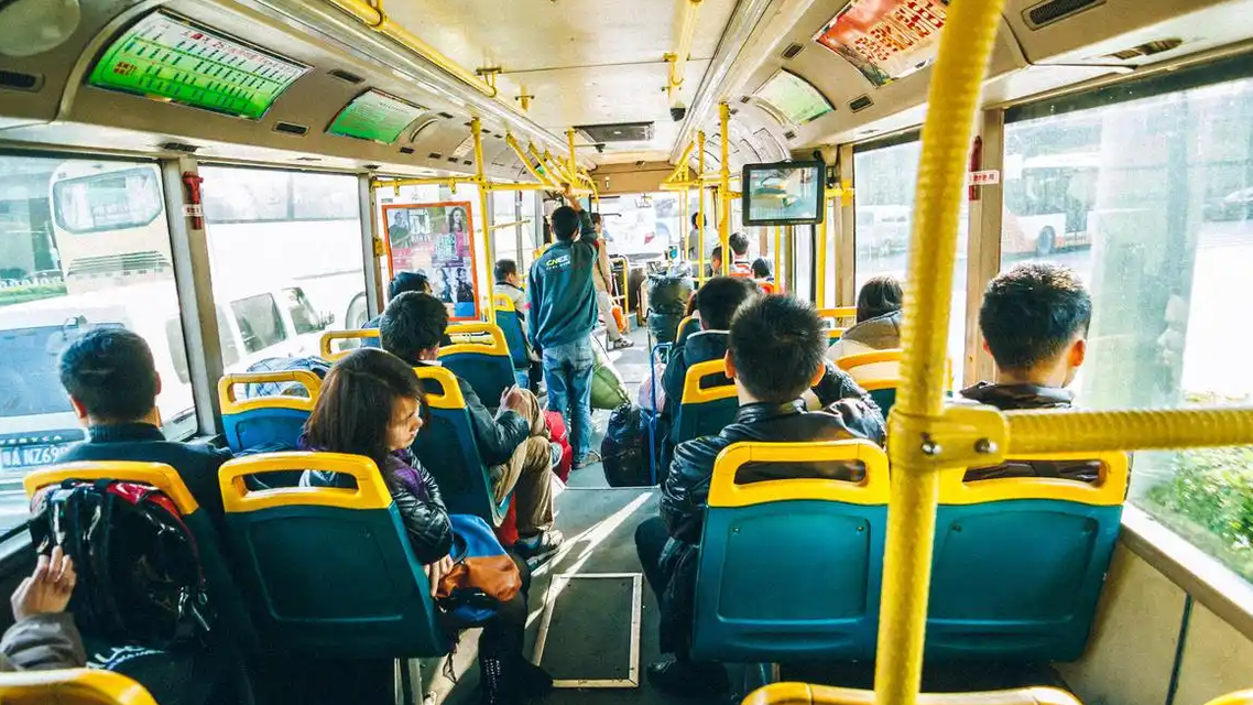 28岁小伙从安徽坐公交去东北