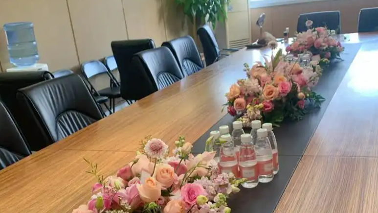  官方：党政机关工作会议一律不摆花草