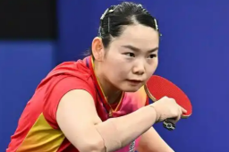 赛点被罚分 何卓佳哭了