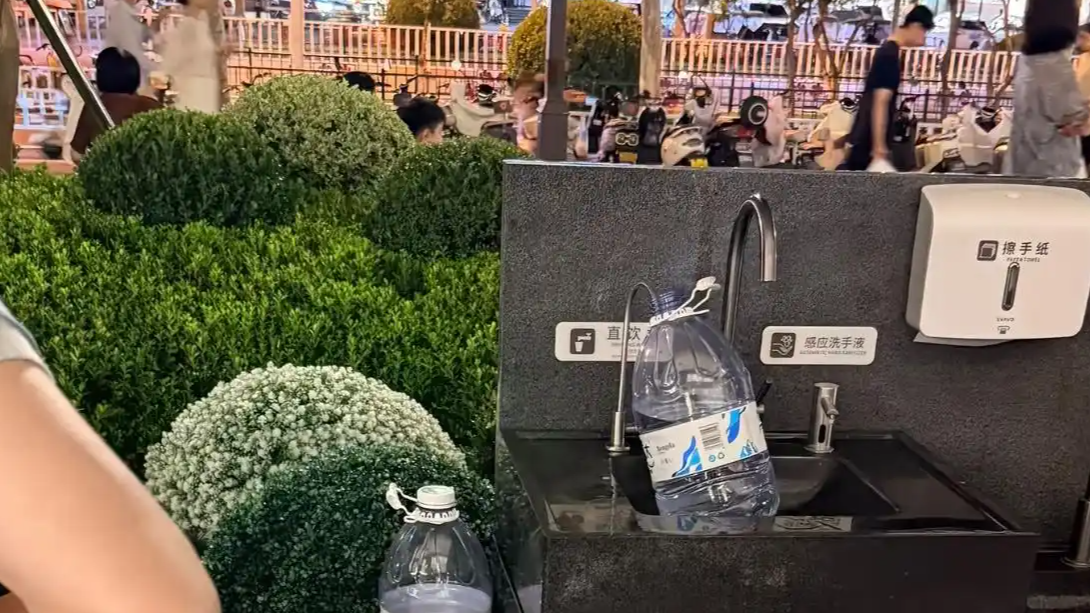 曝胖东来设置的直饮水成免费取水点