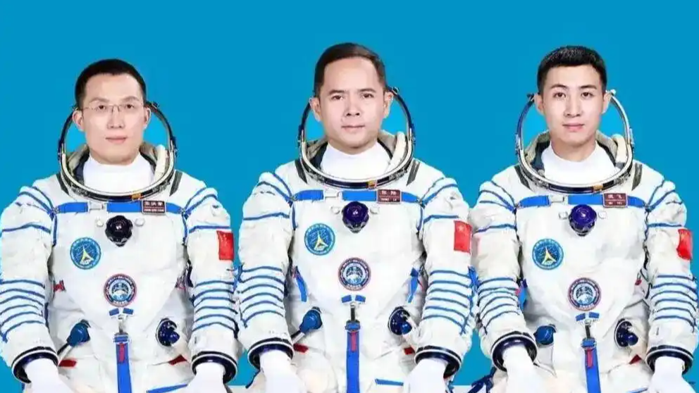 神21航天员圆满完成第3次出舱活动