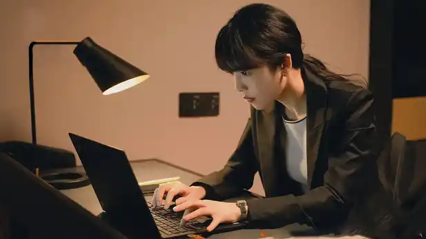 靠语音输入写论文？05后不会用电脑了