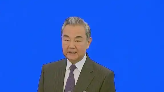  王毅称中菲在十字路口就看菲方怎么选