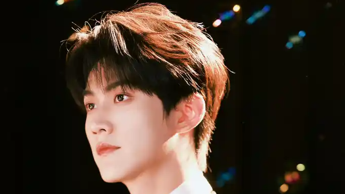 演员周柯宇官宣退出美国国籍