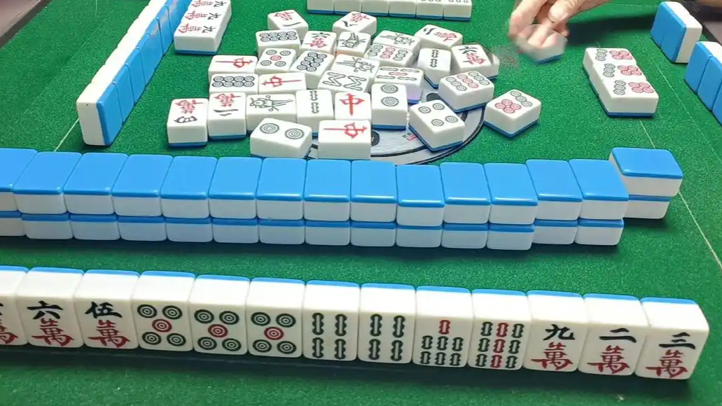 八旬老人打麻将遭拒 子女制作免责卡