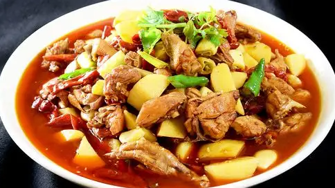 顾客因大盘鸡里有土豆报警
