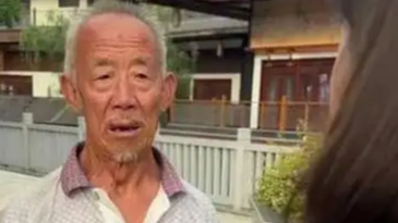  景区阻止老人翻垃圾 结果令人意外