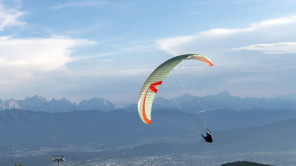 滑翔伞坠落致残 飞行者自担八成责任