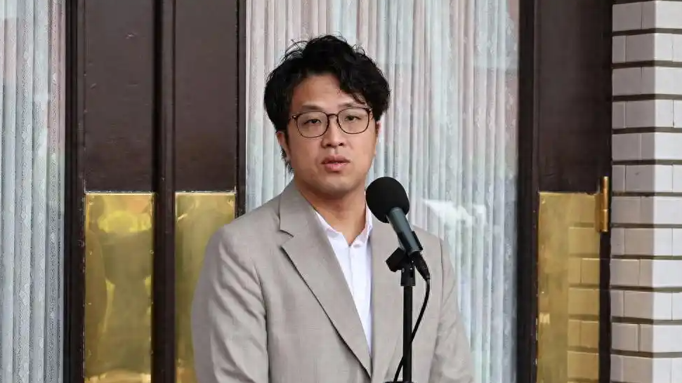 黄仁勋引爆台北市长攻防战