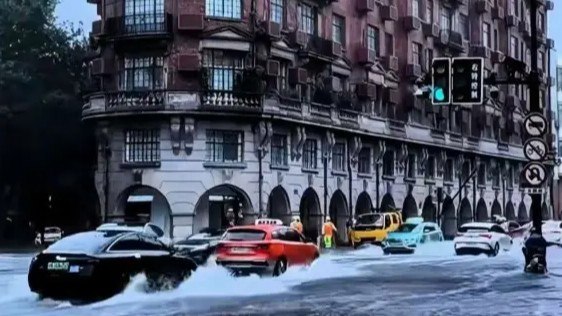  上海变海上 武康路变武康河