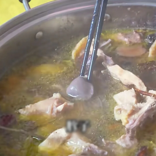 食客在莫氏鸡煲待7小时：味道没区别