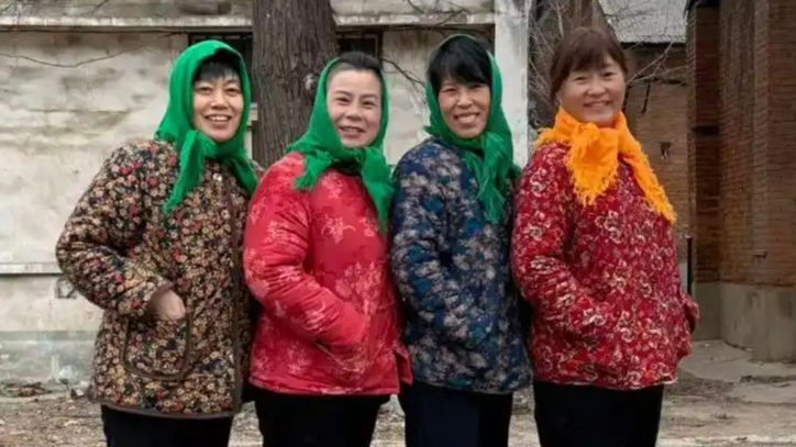  河南四位大妈景区跳舞爆火
