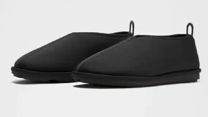 Lululemon千元新鞋被指像老奶奶布鞋