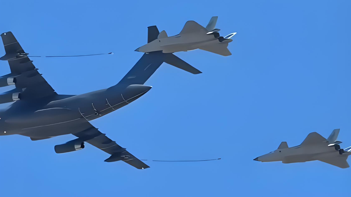 網(wǎng)友拍到空軍戰(zhàn)機編隊訓練