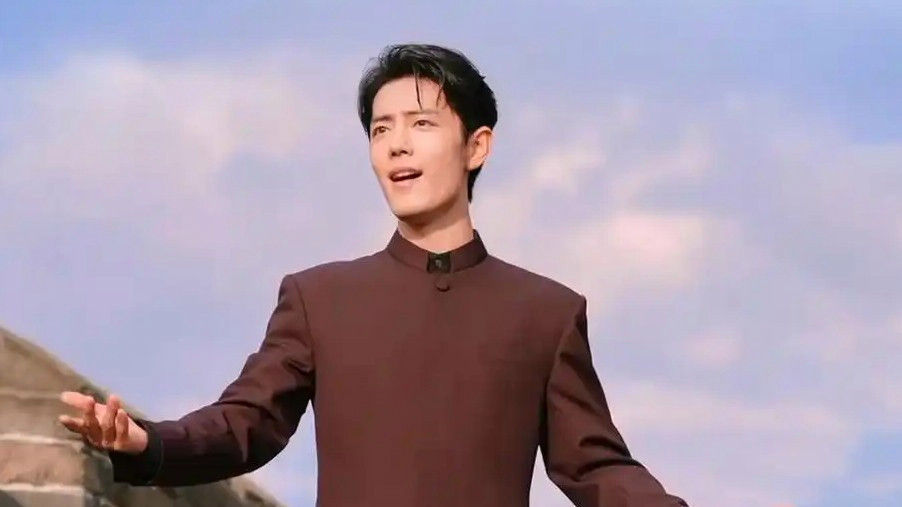 肖战长城上演唱《我和我的祖国》