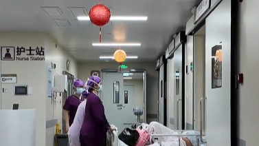  春晚开始时新生儿发出第一声啼哭