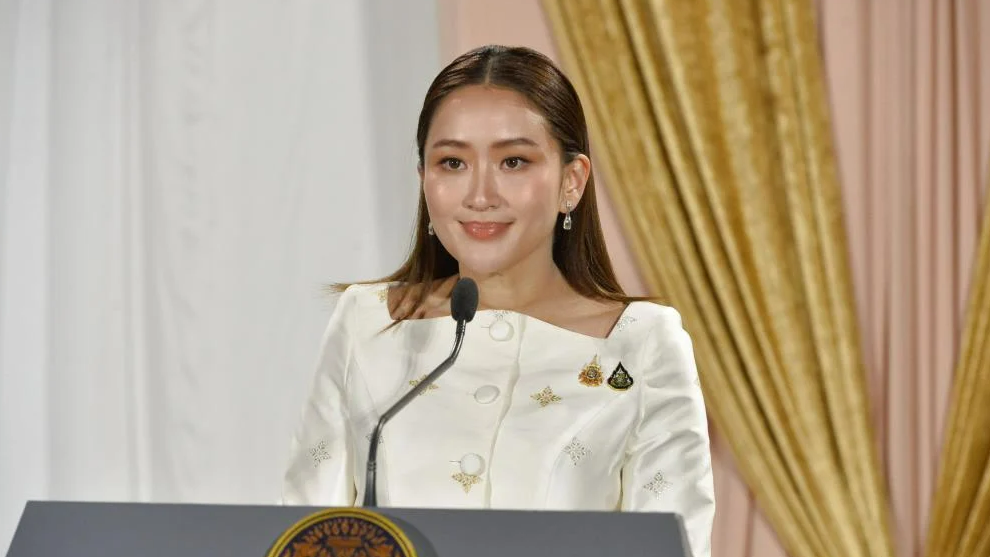  面临罢免的泰国总理佩通坦何去何从
