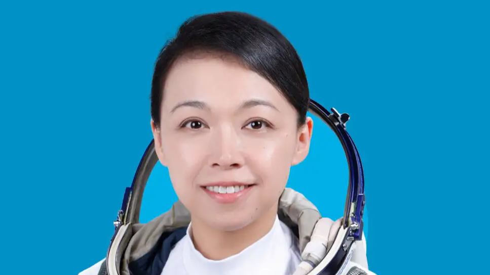 香港女航天员曾见证香港警察更换警徽