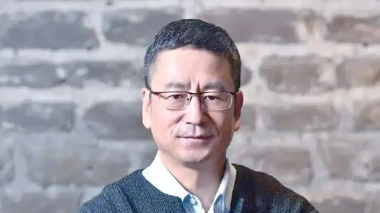 白岩松谈企业违规解约107名应届生