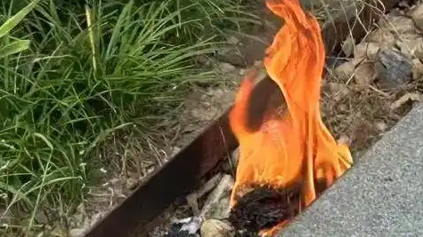 罗马仕充电宝突然起火25岁小伙烧伤