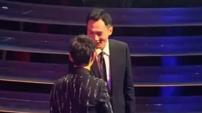  刘烨贴脸调侃黄晓明和黄渤