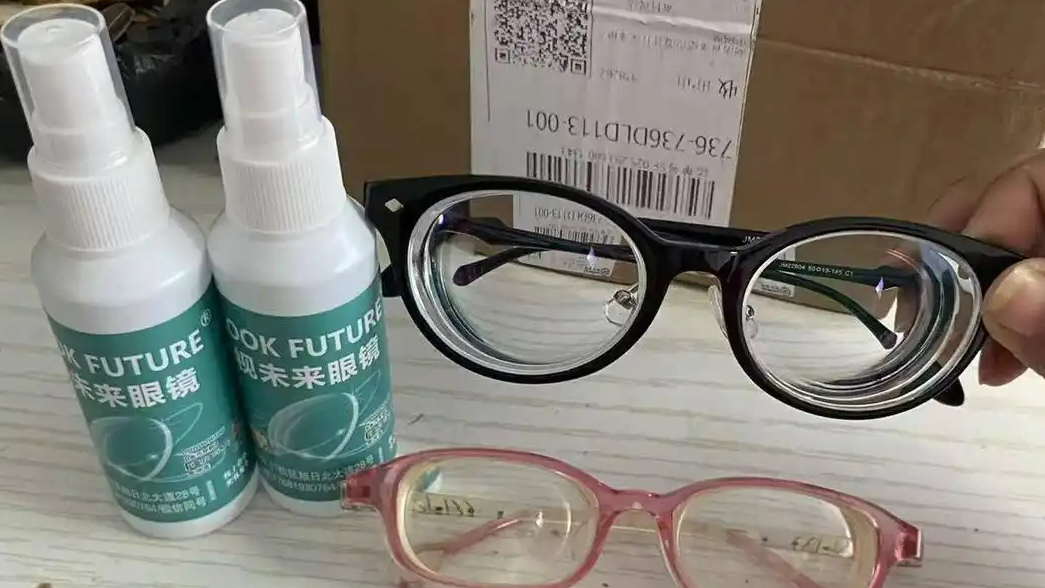 顺着磨花高度近视镜找到连遭厄运的她