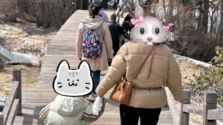  黄龙景区回应男童向钙化彩池内小便