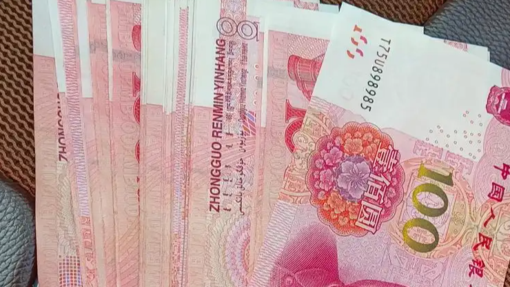 两员工一年减30斤 老板各奖5000元