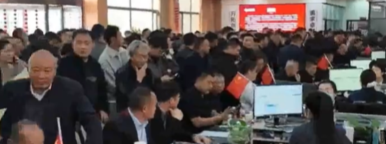  河南矿山开工第一天 大厅被挤爆