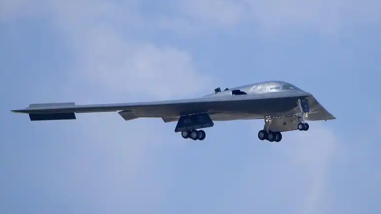  美部署B-2轰炸机 或携带巨型钻地弹