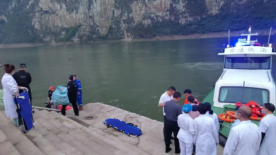 张国清：调查翻船事故 依法追责