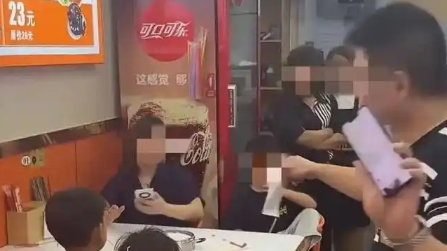 美记者帮俄媒找到相机获赠伏特加
