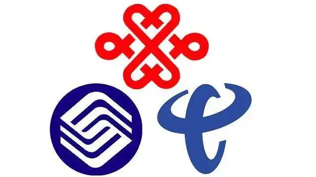 洪水中母亲把孩子高高举起