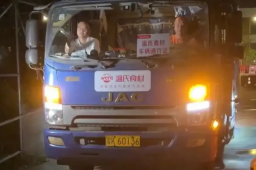   温氏董事凌晨押运300只鸡兑现承诺 缩略图