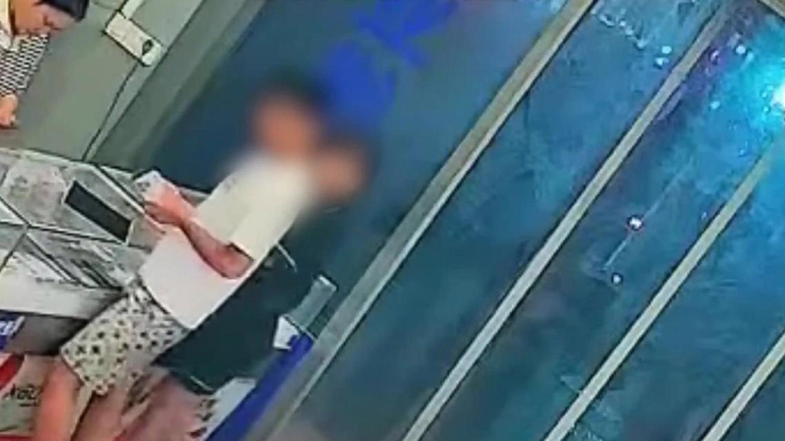  男女进店抢走两部手机 警方通报