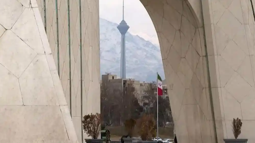  美又一驱逐舰抵达 伊朗将实弹演习