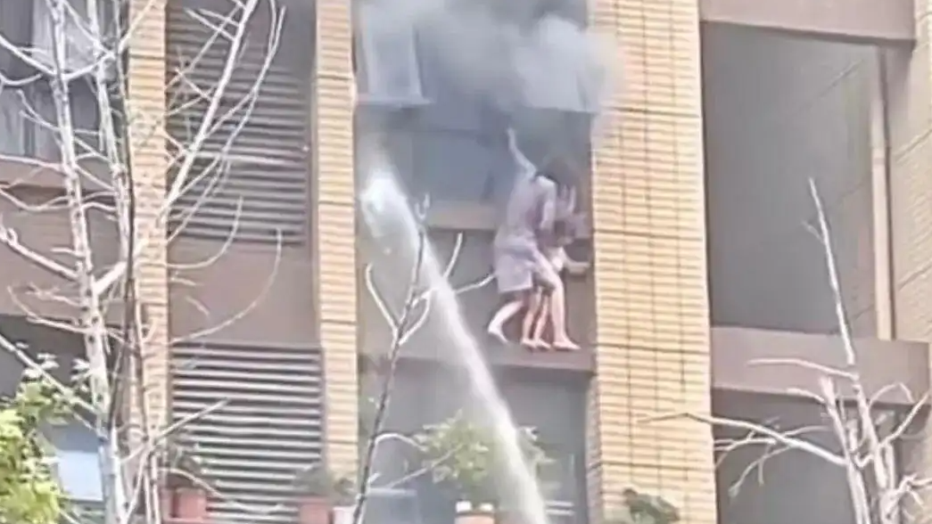 连云港火灾丈夫曾大喊不要喷水